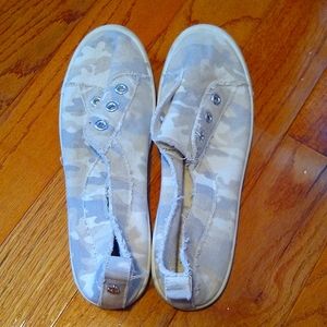 Size 8 Tommy Bahama slip on sneakers grey camo
